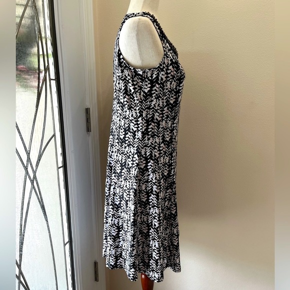 NY Collections Embellished Neckline Dress - Picture 5 of 10